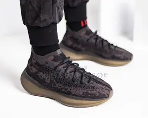 Photo - High Master Quality Luxurious Adidas Yezzy Casual Wear Shoe