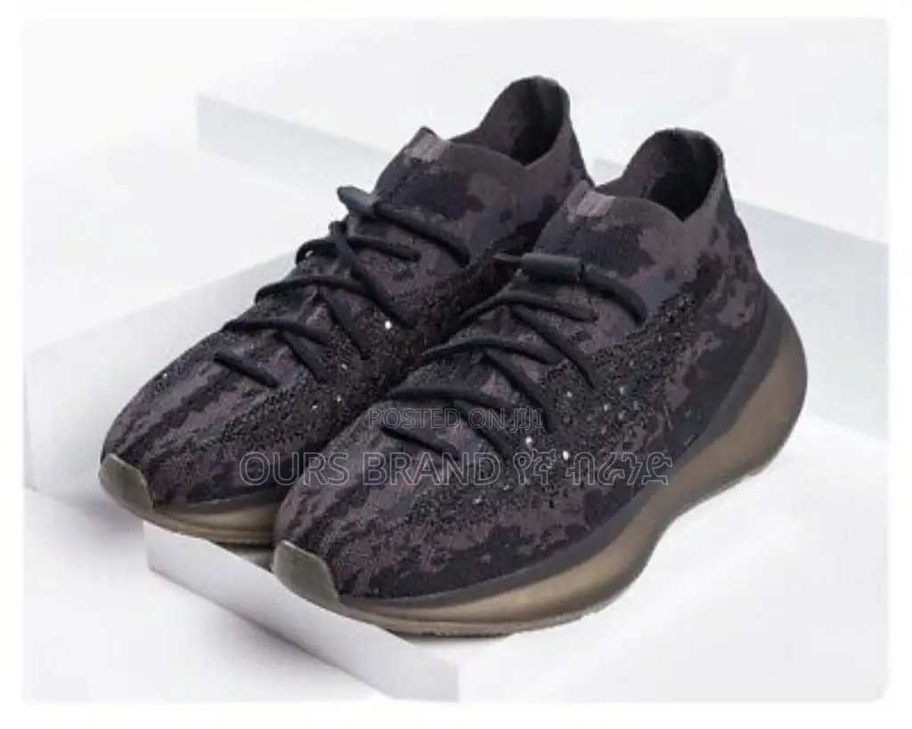 High Master Quality Luxurious Adidas Yezzy Casual Wear Shoe