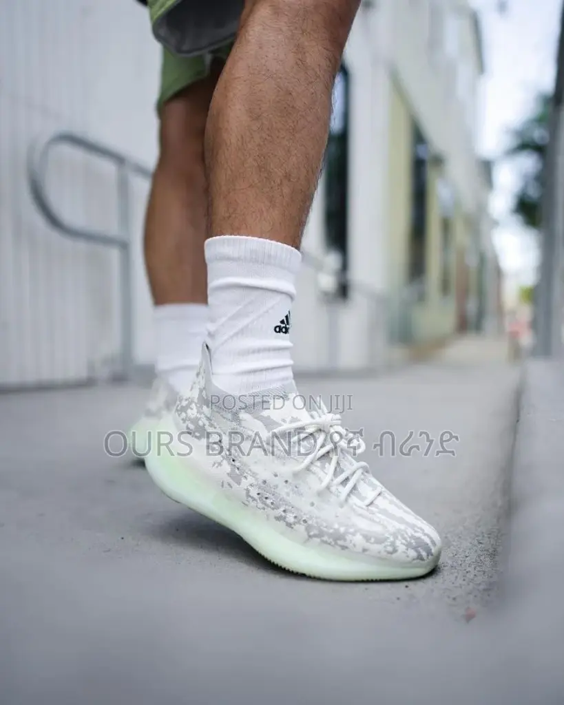 High Master Quality Luxurious Adidas Yezzy Casual Wear Shoe