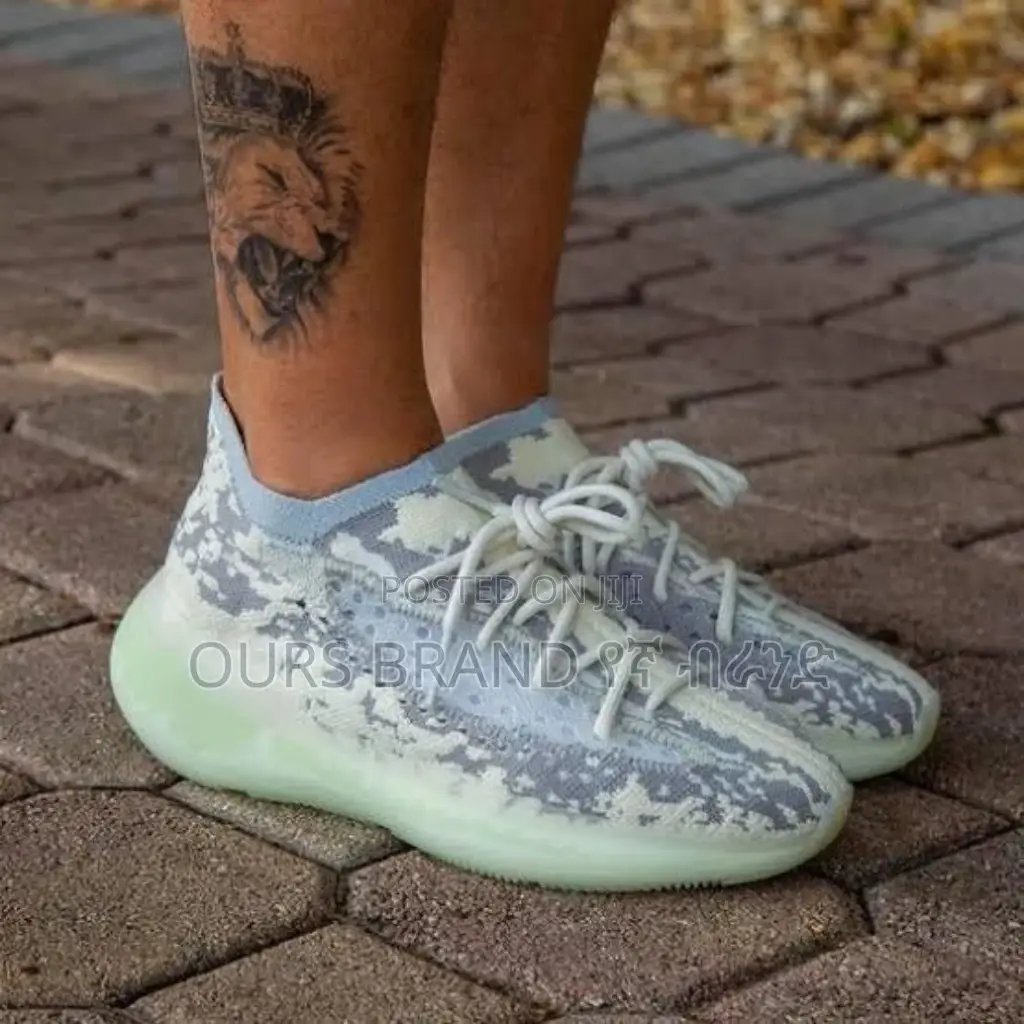 High Master Quality Luxurious Adidas Yezzy Casual Wear Shoe