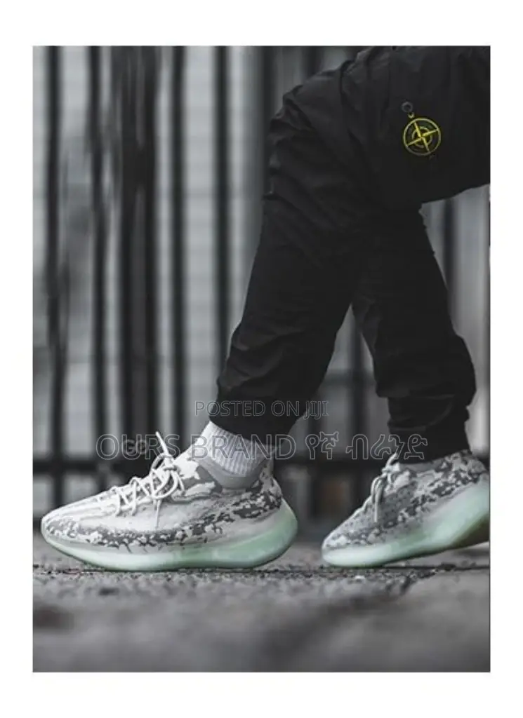 High Master Quality Luxurious Adidas Yezzy Casual Wear Shoe