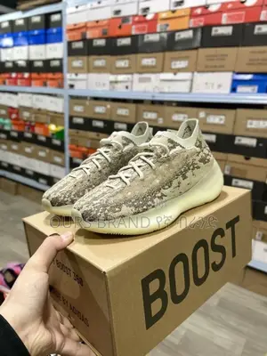 Photo - High Master Quality Luxurious Adidas Yezzy Casual Wear Shoe