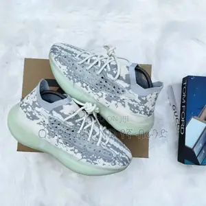 High Master Quality Luxurious Adidas Yezzy Casual Wear Shoe