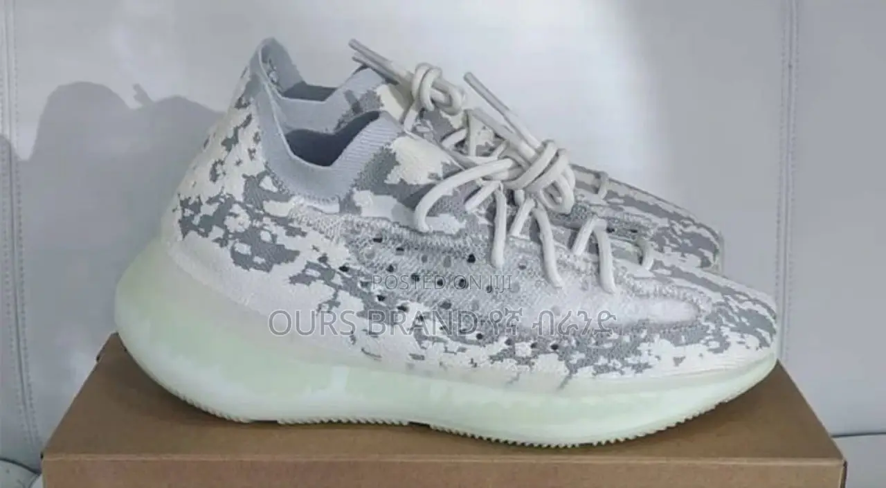 High Master Quality Luxurious Adidas Yezzy Casual Wear Shoe