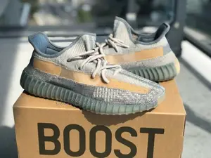 Photo - High Master Quality Luxurious Adidas Yezzy Casual Wear Shoe