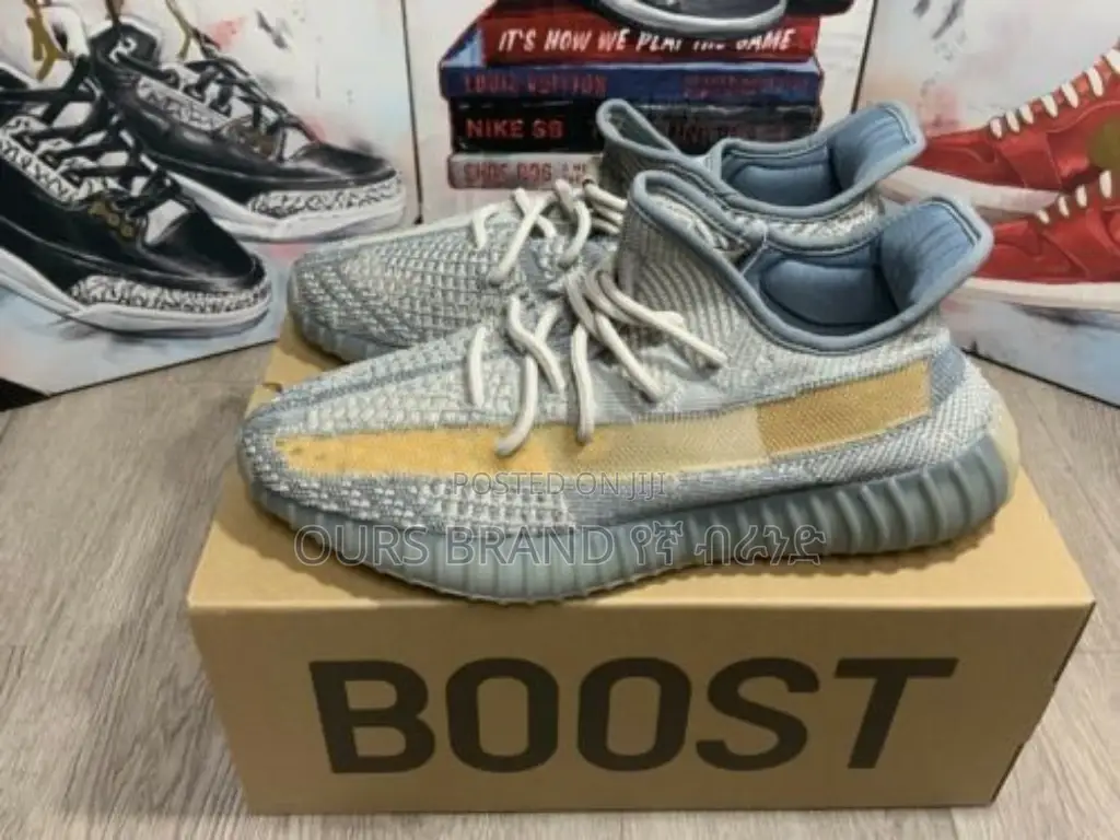 High Master Quality Luxurious Adidas Yezzy Casual Wear Shoe