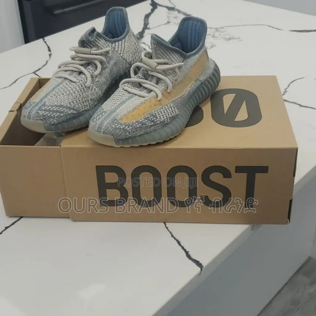 High Master Quality Luxurious Adidas Yezzy Casual Wear Shoe