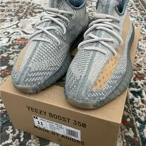 High Master Quality Luxurious Adidas Yezzy Casual Wear Shoe