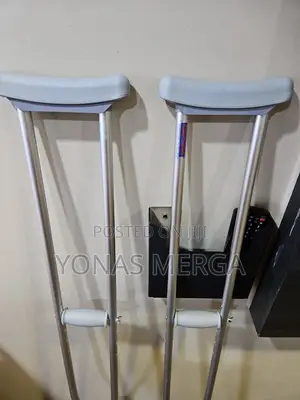 ክራንች%¶ክራንች|\ክራንች<>Crutches |Height-Adjustable Crutches።ክራንች