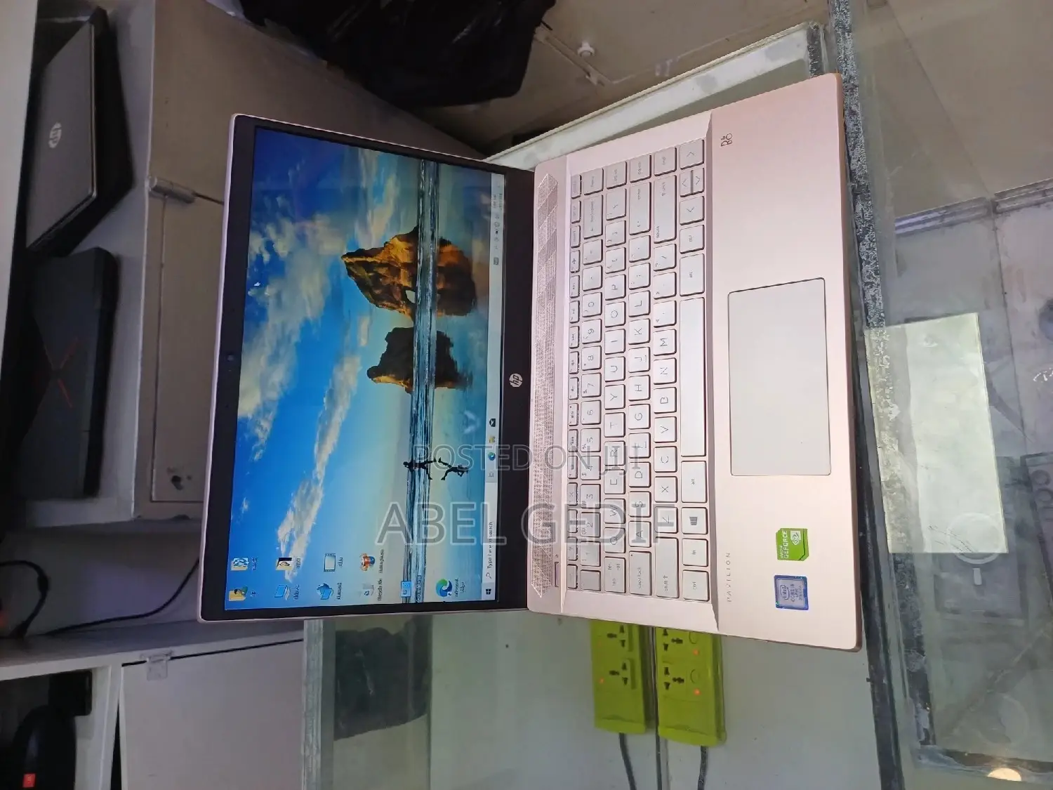 New Laptop HP Pavilion 10 8GB Intel Core I5 HDD+SSD 60GB