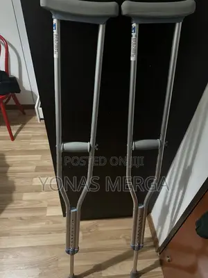 Photo - Elderly ክራንች ፮cranch¡Disabled ክራንች``ክራንች]]Crutches+~ክራንች