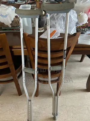 Photo - Patients ክራንች ፲crutches¶ክራንች||ክራንች×∞ክራንች!!ክራንች!?ክራንች