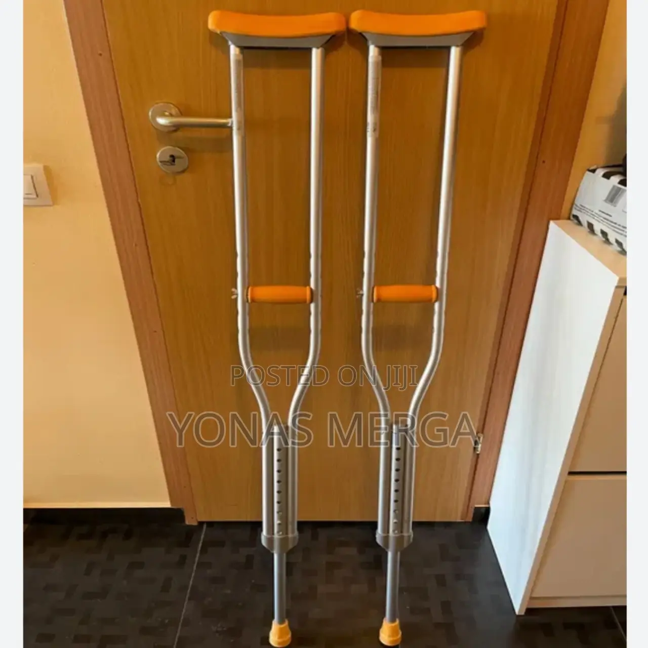ክራንች〗የብብት√ክራንች\Crutches{ክራንች¶ክራንች❵Disabled ክራንች❭ክራንች‐ክራንች