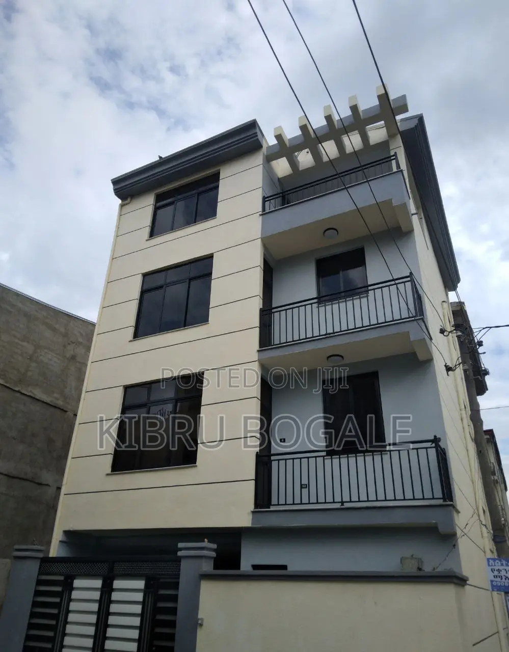 5bdrm House in Samit 72, Bole for sale