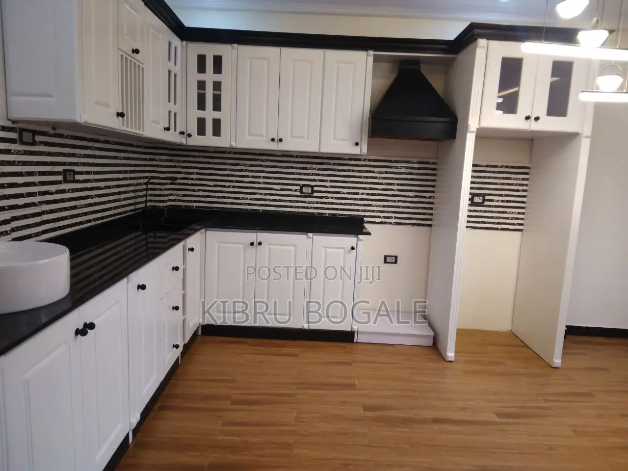 5bdrm House in Samit 72, Bole for sale