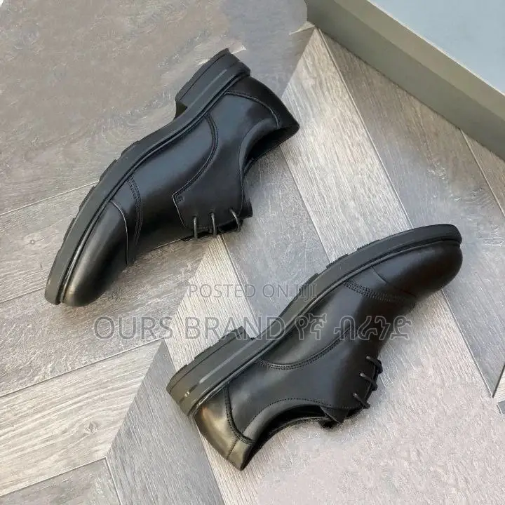 High Master Quality Luxurious Clark's Sneakers Shoes