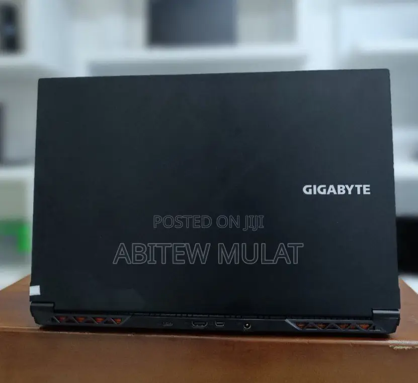 New Laptop Gigabyte AERO 15 16GB Intel Core I7 SSD 512GB