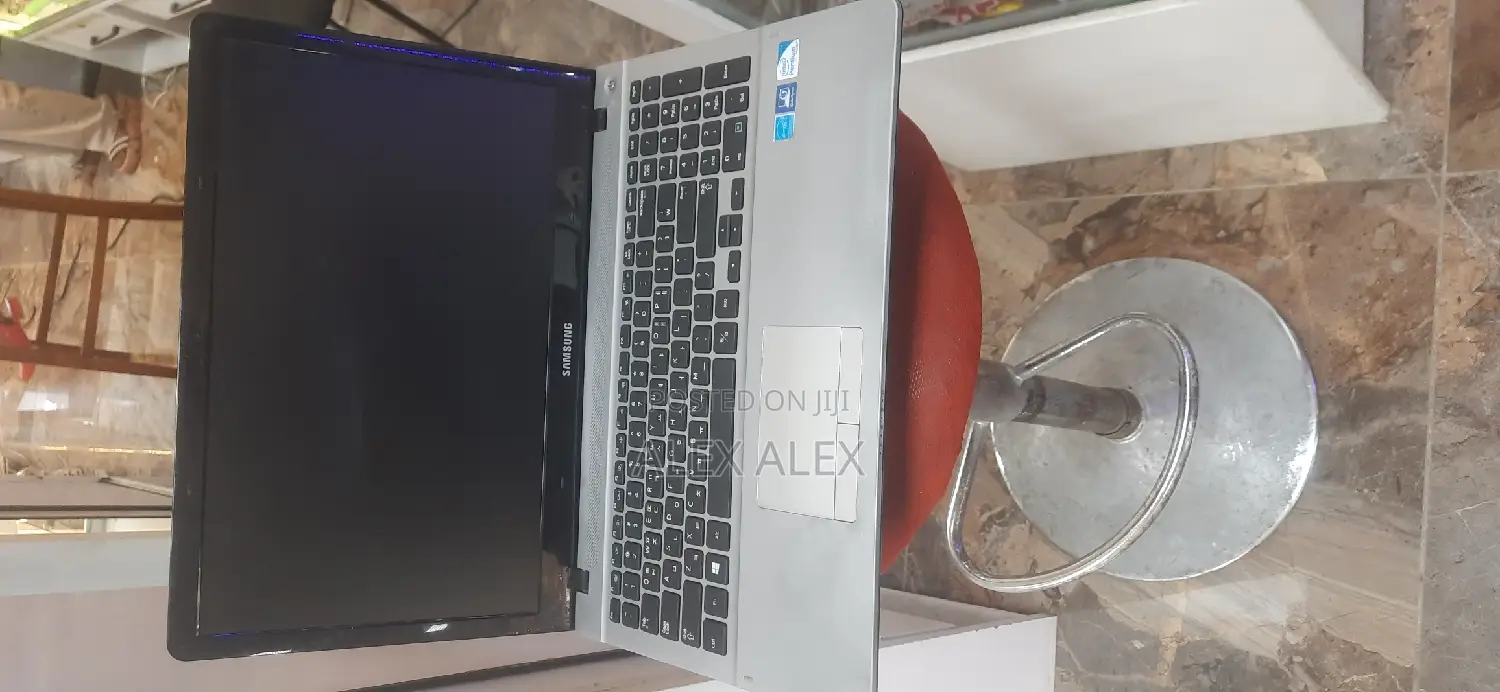 Laptop Samsung Ativ Smart PC 8GB Intel Pentium HDD 1T