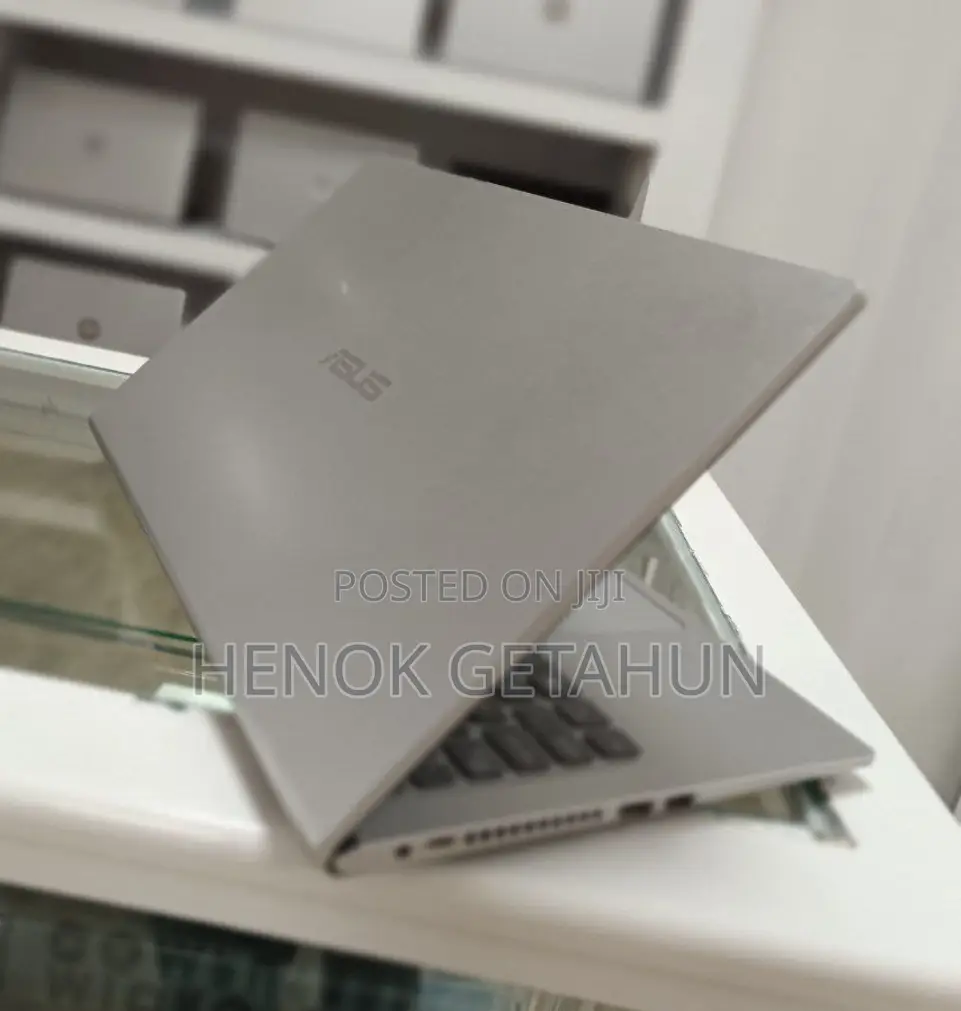 New Laptop Asus VivoBook 15 X505BA 8GB Intel Core I5 SSD 512GB