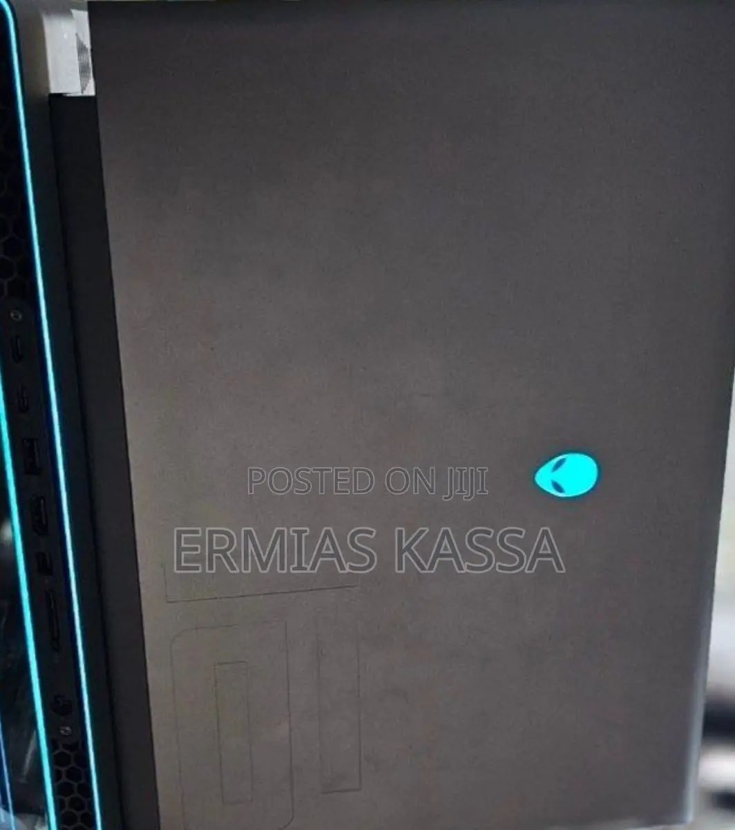 New Laptop Alienware M17x R2 16GB Intel Core I7 SSD 1T