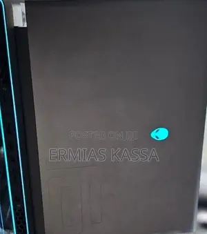 New Laptop Alienware M17x R2 16GB Intel Core I7 SSD 1T