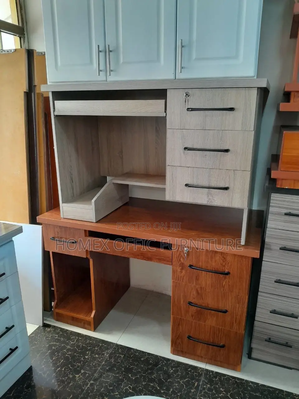 Office Secretarial and Staff Desk የቢሮ የፀሀፊ እና ስታፍ ዴስክ