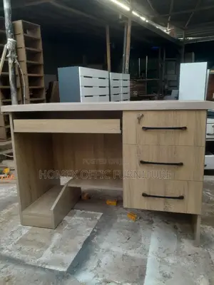 Office Secretarial and Staff Desk የቢሮ የፀሀፊ እና ስታፍ ዴስክ