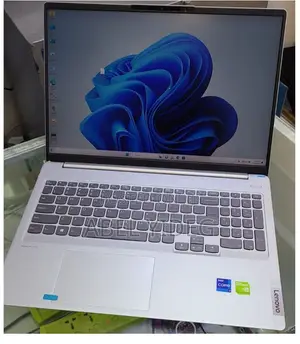 Photo - New Laptop Lenovo Ideapad 3 16GB Intel Core I7 SSD 512GB