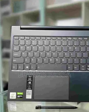 New Laptop Lenovo Yoga 330 16GB Intel Core I7 SSD 1T