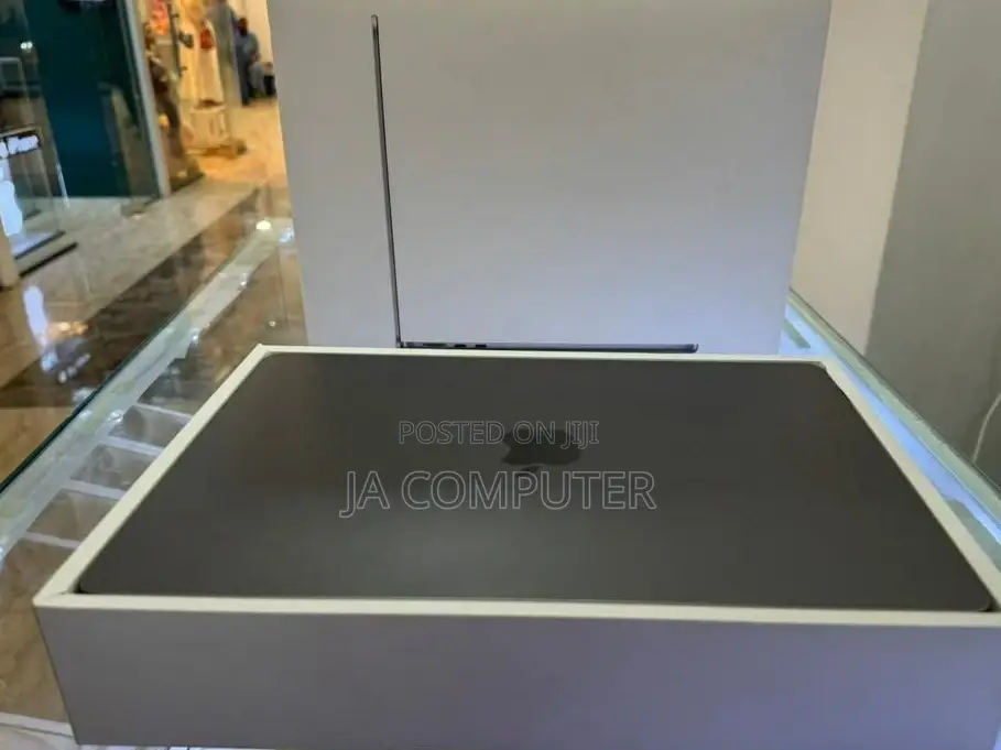 New Laptop Apple MacBook Air 2022 M2 8GB Apple M2 SSD 512GB