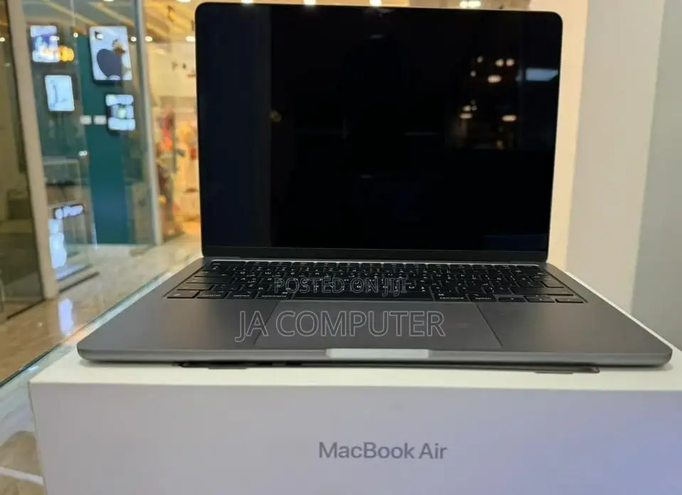 New Laptop Apple MacBook Air 2022 M2 8GB Apple M2 SSD 512GB