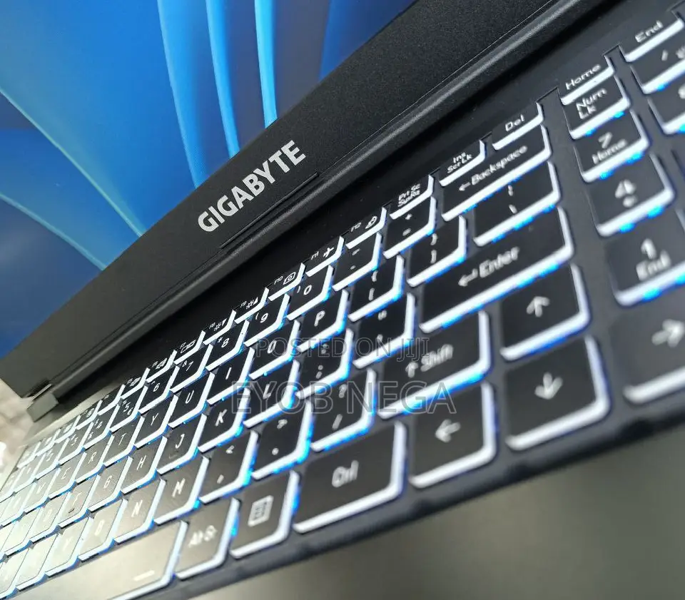 New Laptop Gigabyte 16GB Intel Core I7 SSD 512GB