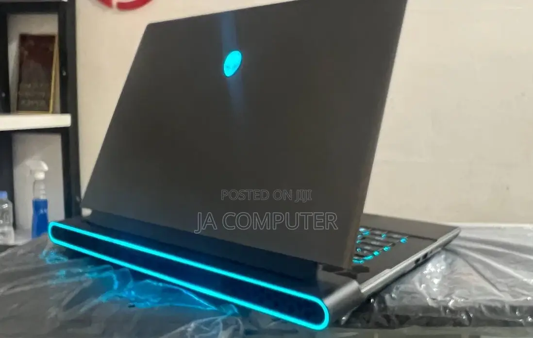 New Laptop Alienware M17x R2 16GB Intel Core I7 SSD 1T