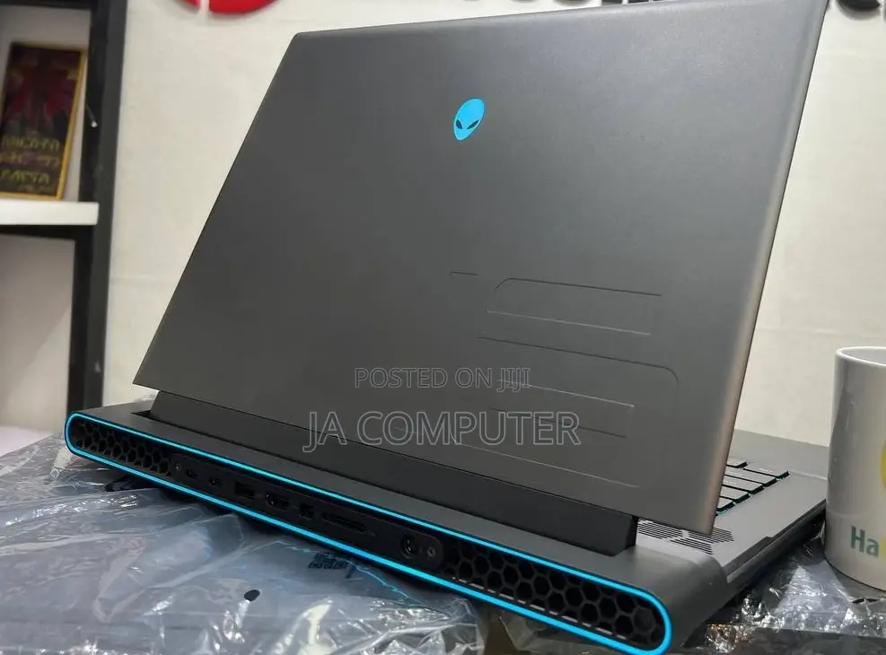 New Laptop Alienware M17x R2 16GB Intel Core I7 SSD 1T