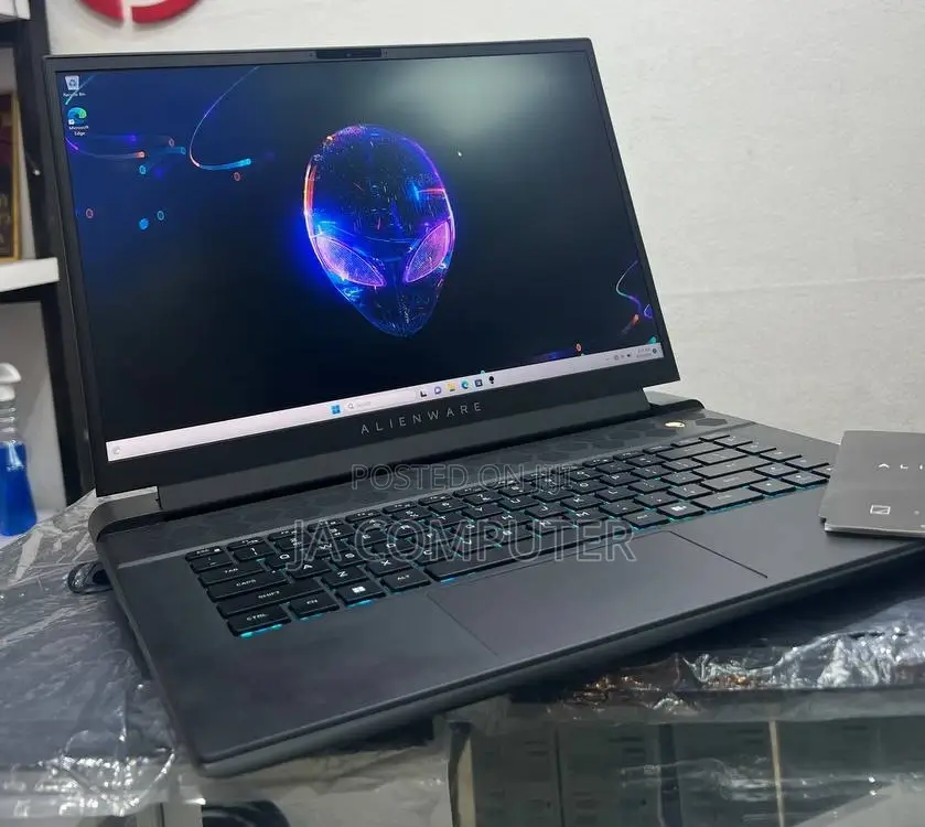 New Laptop Alienware M17x R2 16GB Intel Core I7 SSD 1T