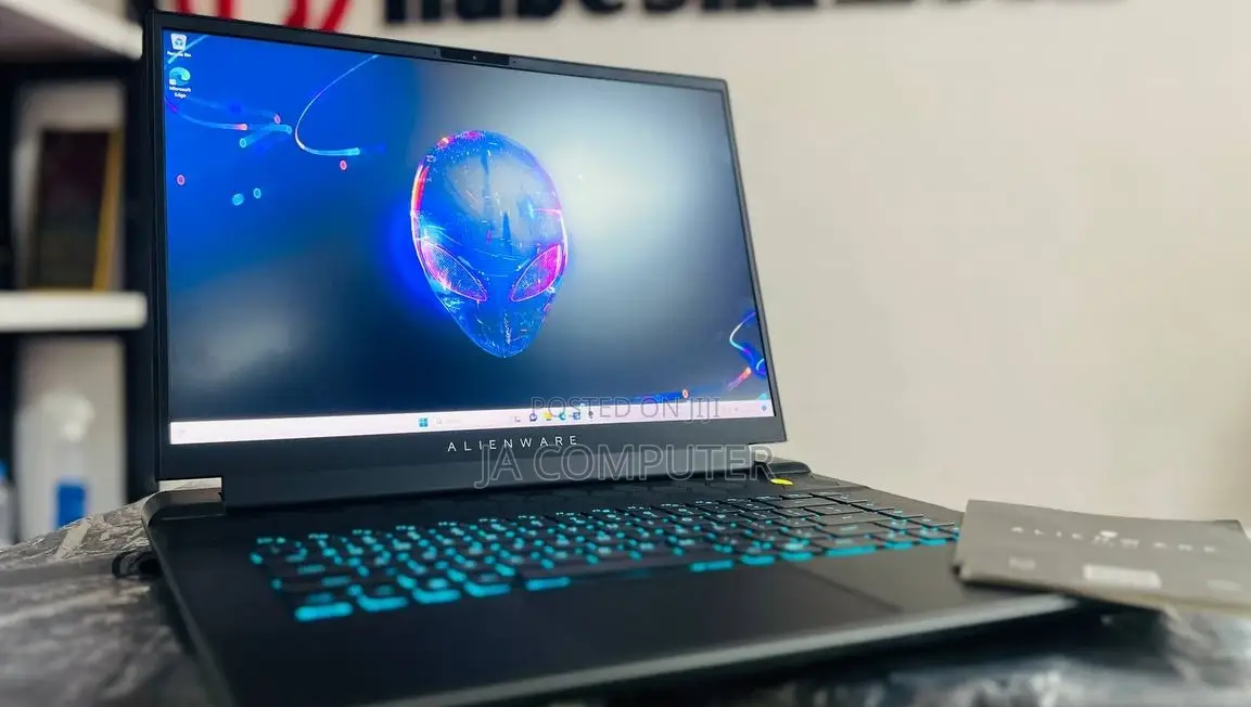 New Laptop Alienware M17x R2 16GB Intel Core I7 SSD 1T