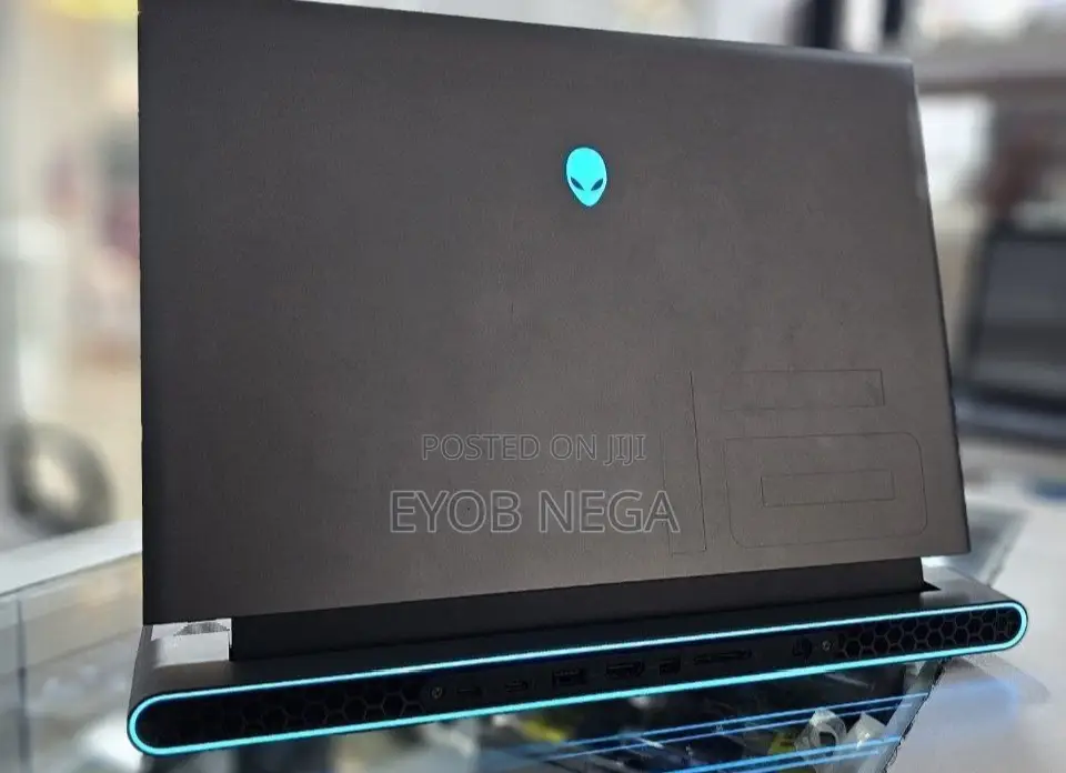 New Laptop Alienware M17x R2 16GB Intel Core I7 SSD 1T