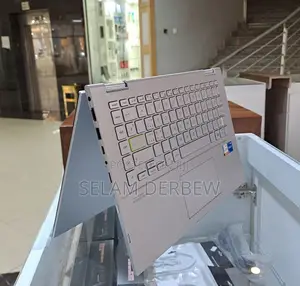 New Laptop Asus VivoBook W202 8GB Intel Core I5 SSD 512GB