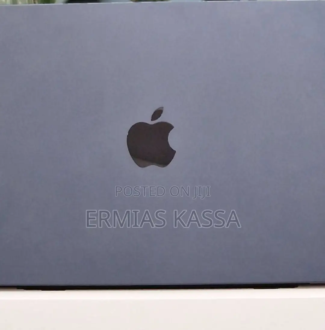 New Laptop Apple MacBook Air 2023 M2 8GB Apple M2 SSD 256GB