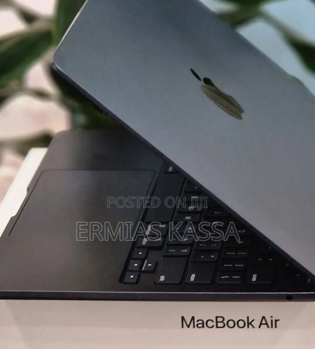 New Laptop Apple MacBook Air 2023 M2 8GB Apple M2 SSD 256GB