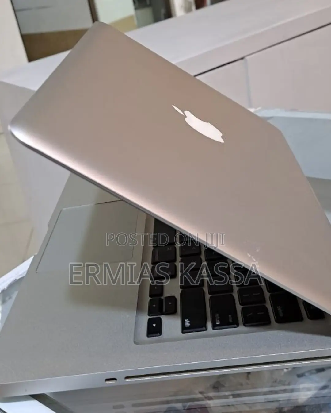 New Laptop Apple MacBook Pro 2012 8GB Intel Core 2 Quad HDD 320GB