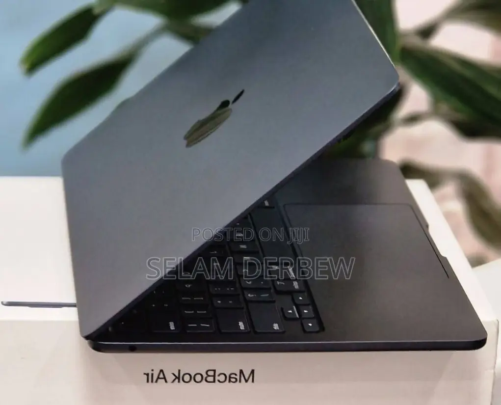 New Laptop Apple MacBook Air 2022 M2 8GB Apple M2 SSD 256GB