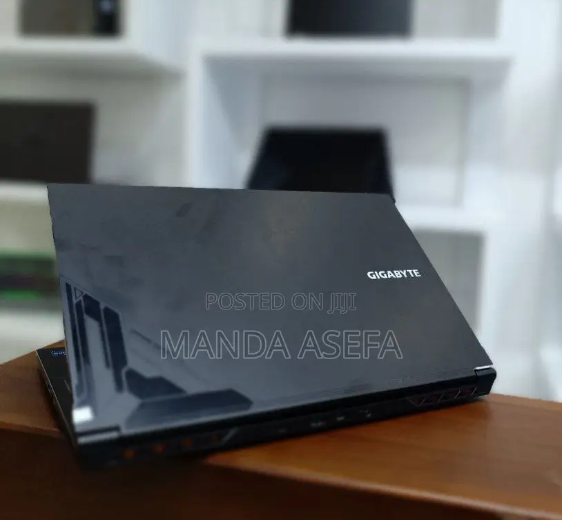New Laptop Gigabyte 16GB Intel Core I7 SSD 512GB