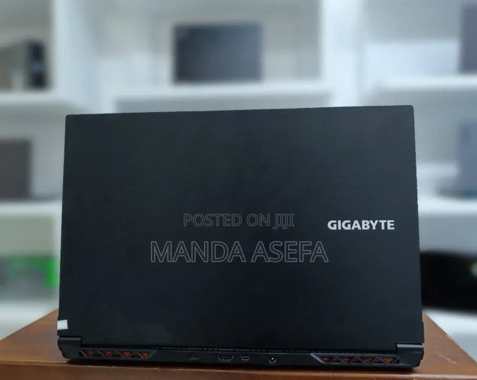 New Laptop Gigabyte 16GB Intel Core I7 SSD 512GB