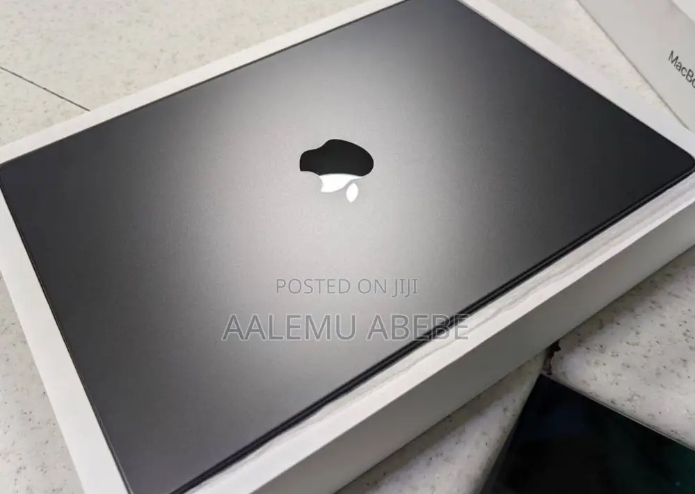 New Laptop Apple MacBook Pro 2023 M3 Pro 14-Inch 18GB Apple M3 SSD 1T