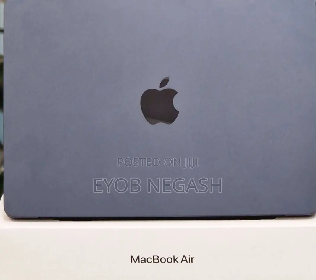 New Laptop Apple MacBook Air 2022 M2 8GB Apple M2 SSD 256GB