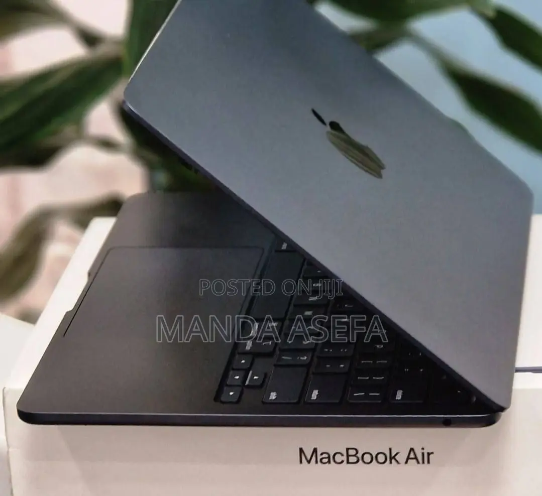 New Laptop Apple MacBook Air 2023 M2 8GB Apple M2 SSD 256GB