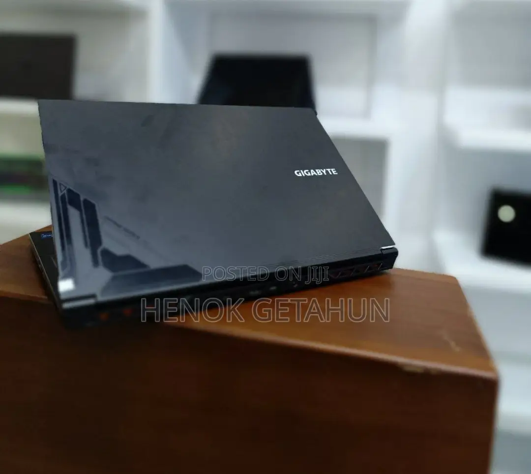 New Laptop Gigabyte AERO 15 16GB Intel Core I7 SSD 512GB