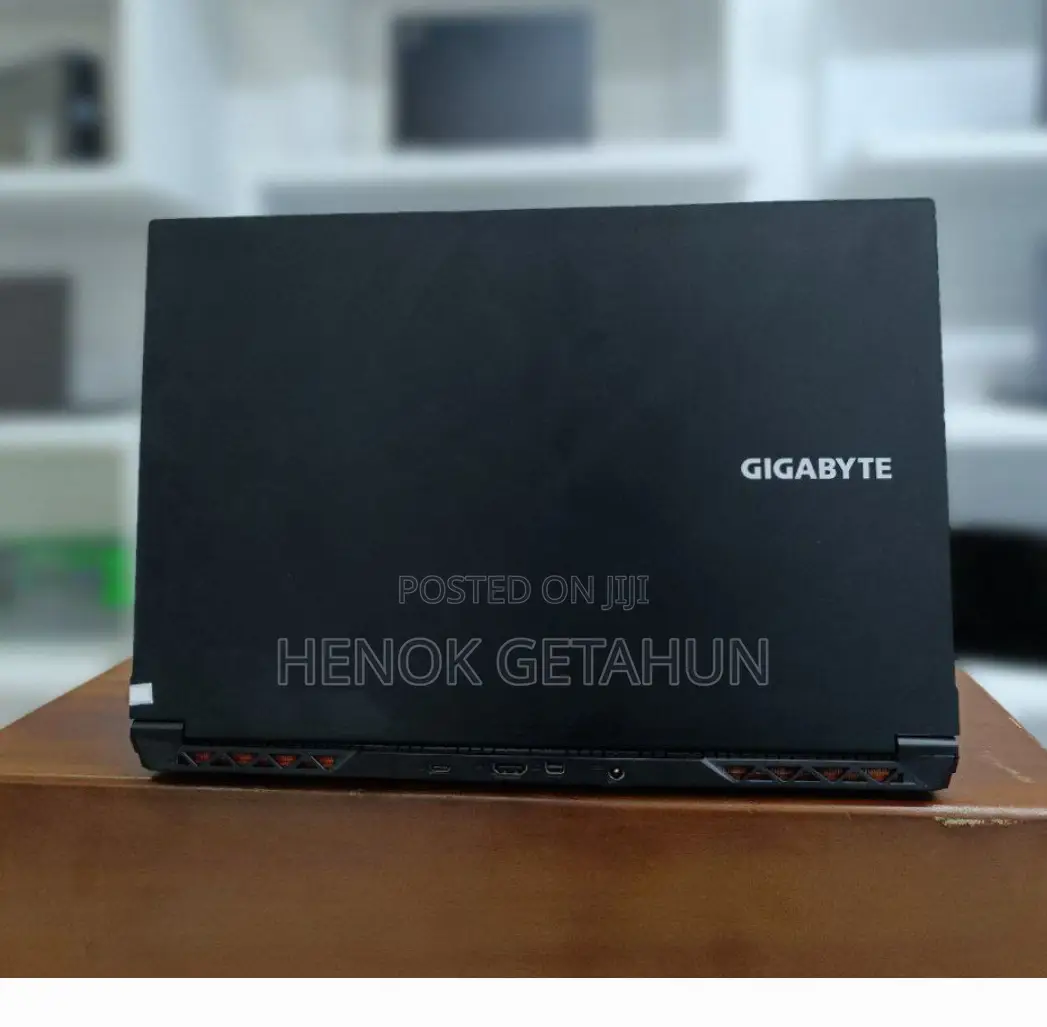 New Laptop Gigabyte AERO 15 16GB Intel Core I7 SSD 512GB