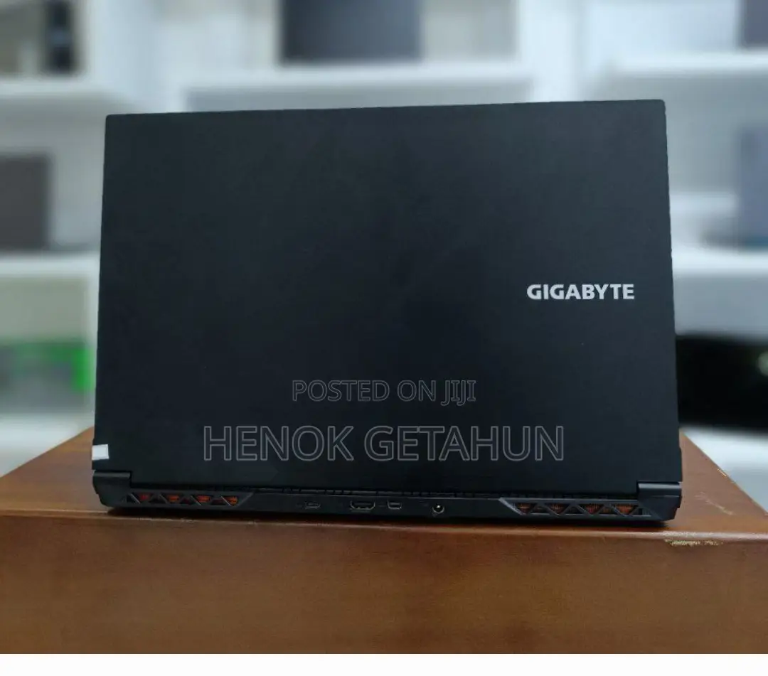New Laptop Gigabyte AERO 15 16GB Intel Core I7 SSD 512GB